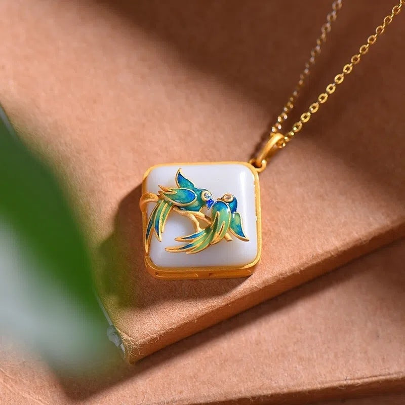 Classic Silver Necklace with Timeless Appeal