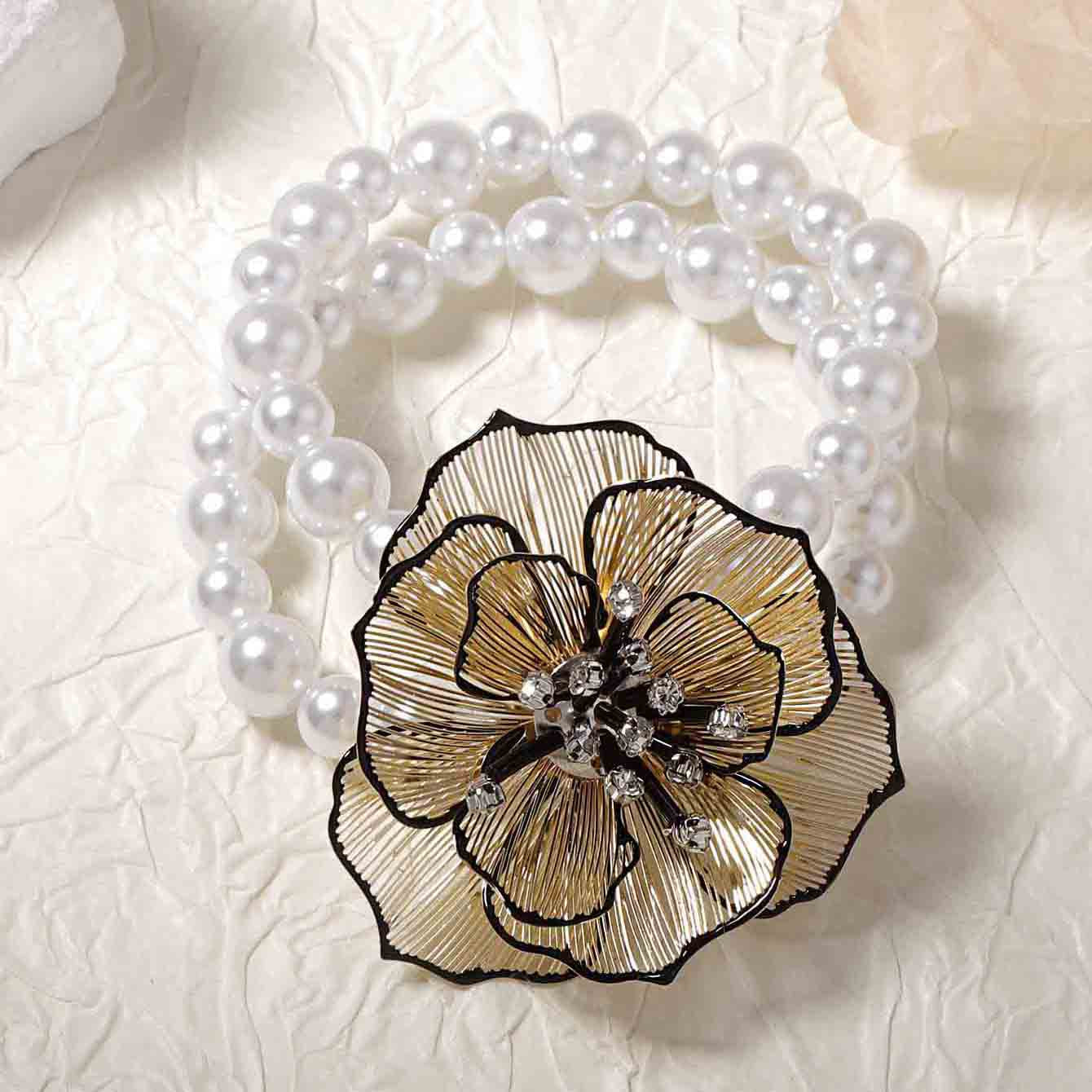 Classic Pearl Pendant with Timeless Appeal