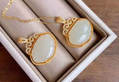 Charming Silver Pendant for Any Occasion