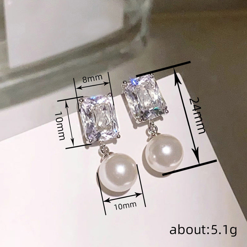 Beautiful Pearl Earring with Unique Style