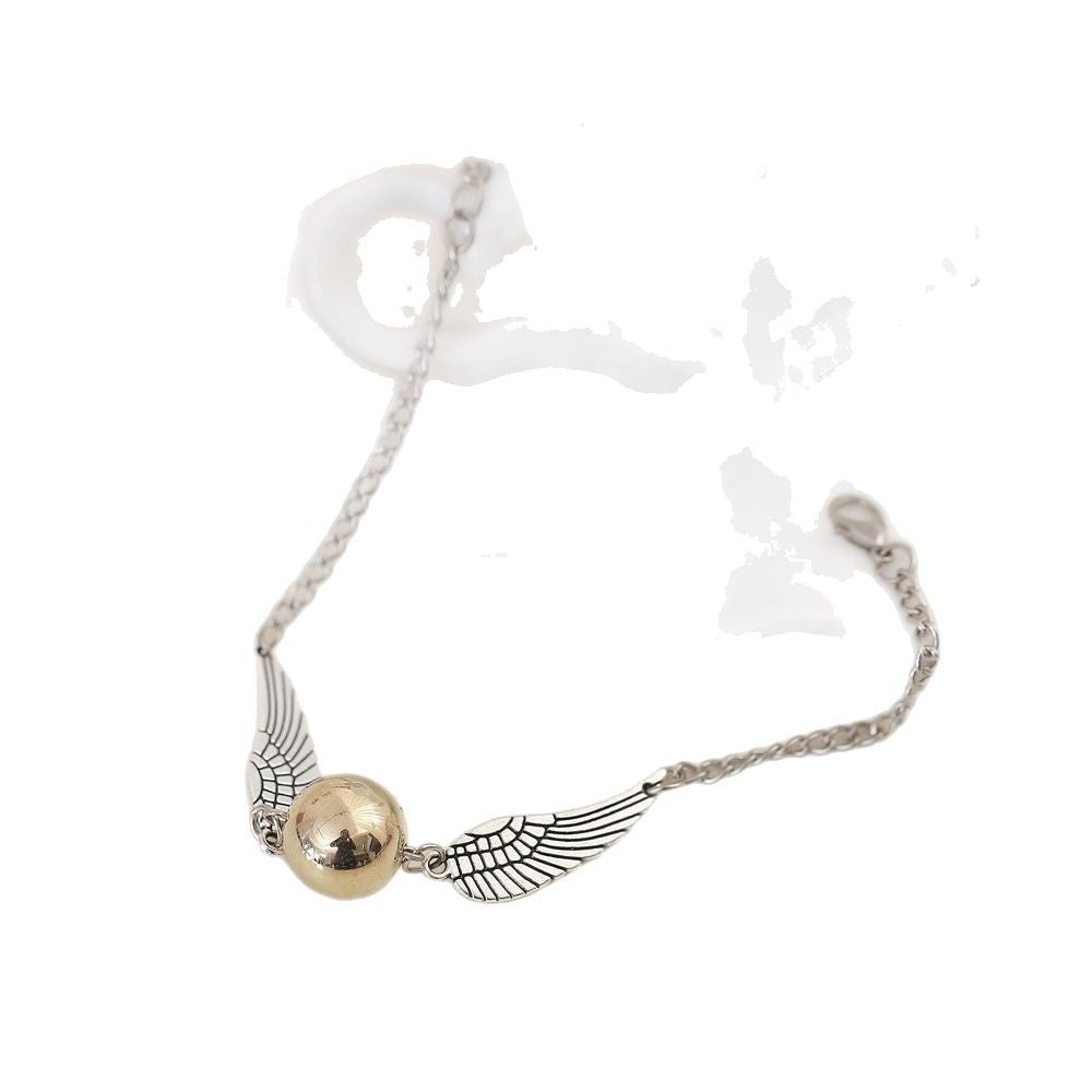 Classic Gold Bracelet with Timeless Appeal