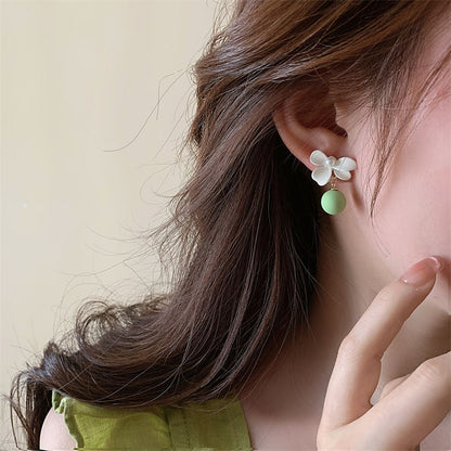 Classic Pearl Earring with Timeless Appeal