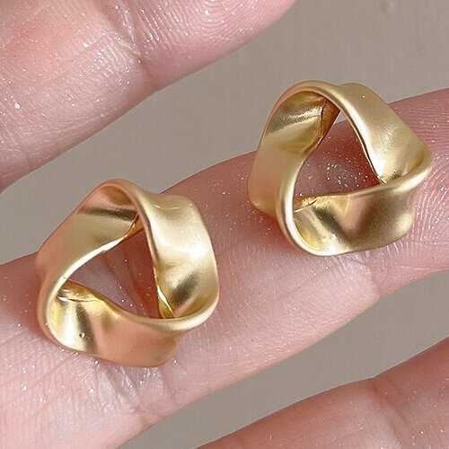 Vintage Handmade Gold Earring
