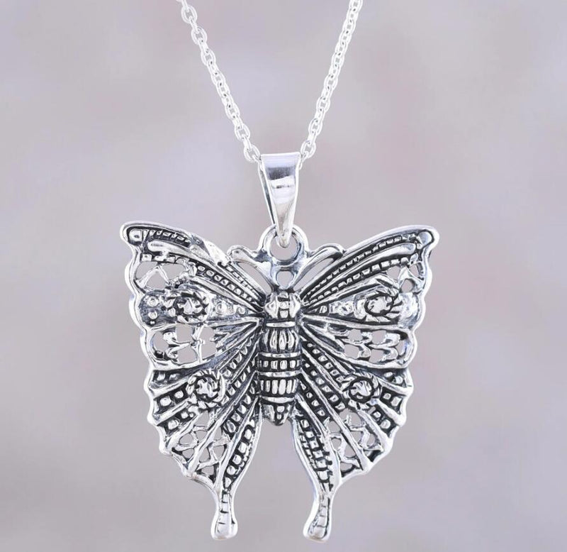 Romantic Silver Necklace for Special Moments