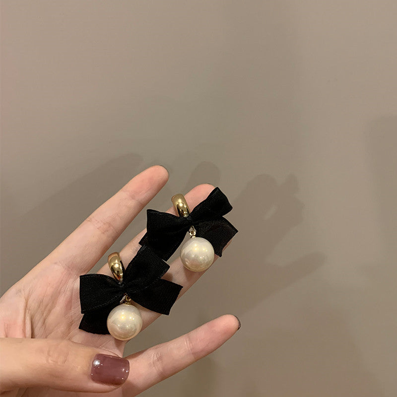Classic Pearl Earring with Timeless Appeal