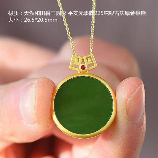 Charming Gold Pendant for Any Occasion