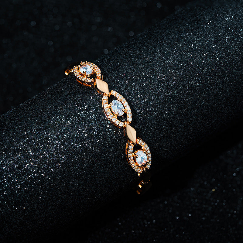 Charming Gold Bracelet for Any Occasion