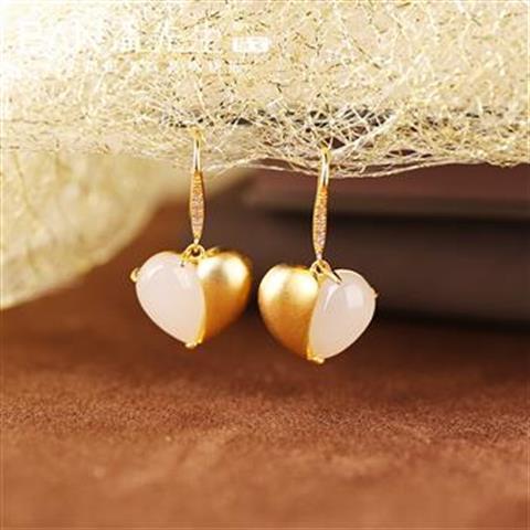 Elegant Gold Earring for Every Occasion