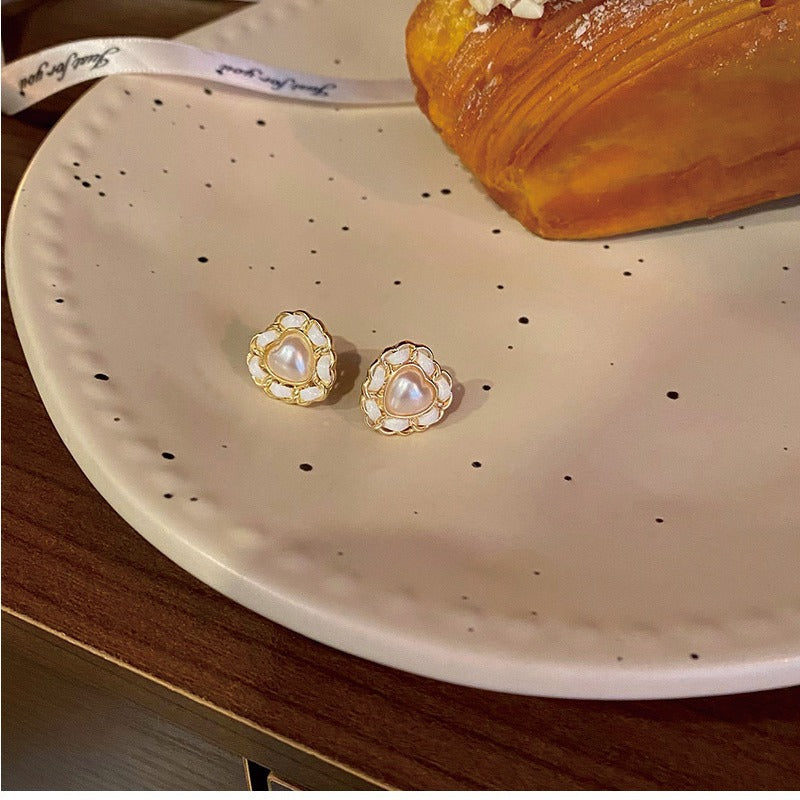 Beautiful Pearl Earring with Unique Style