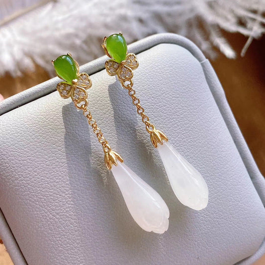 Romantic Silver Earring for Special Moments