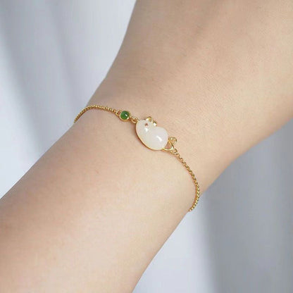Classic Gold Bracelet with Timeless Appeal