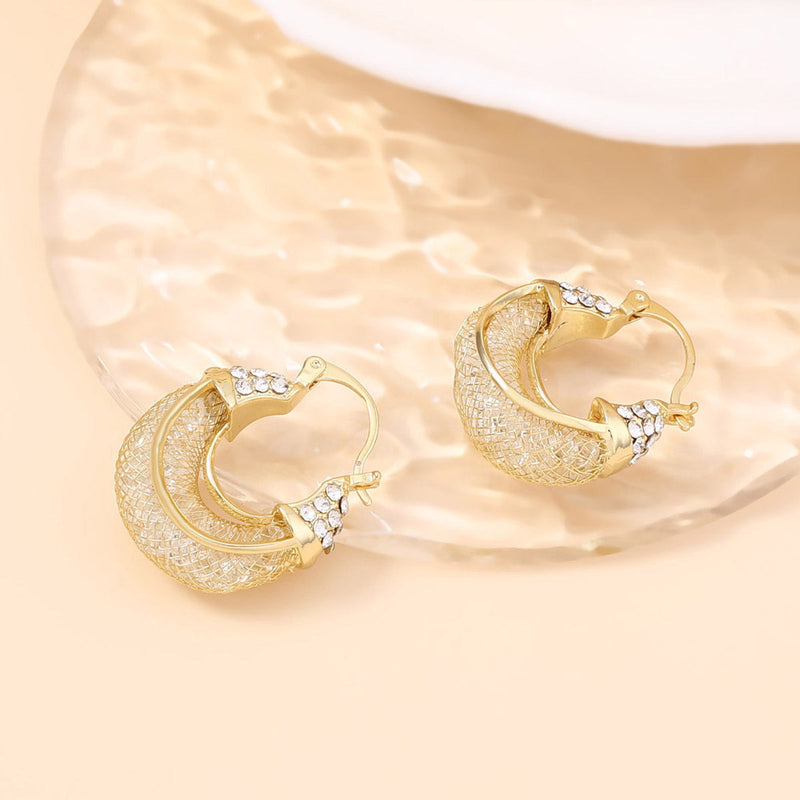 Charming Gold Earring for Any Occasion