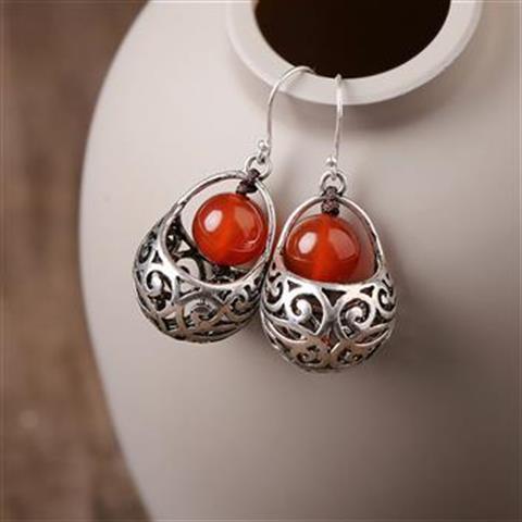 Classic Gold Earring with Timeless Appeal