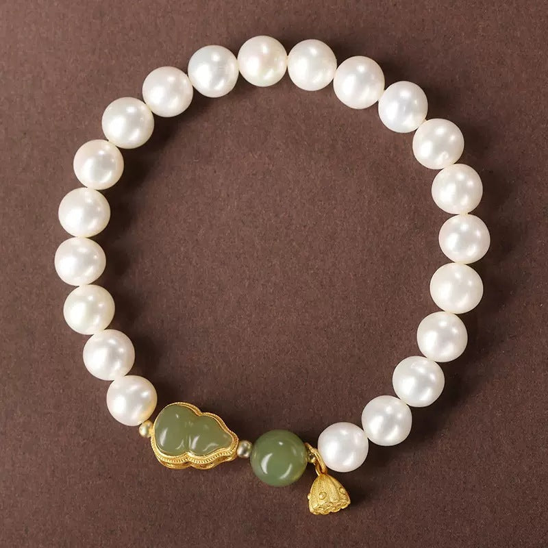 Charming Gold Bracelet for Any Occasion