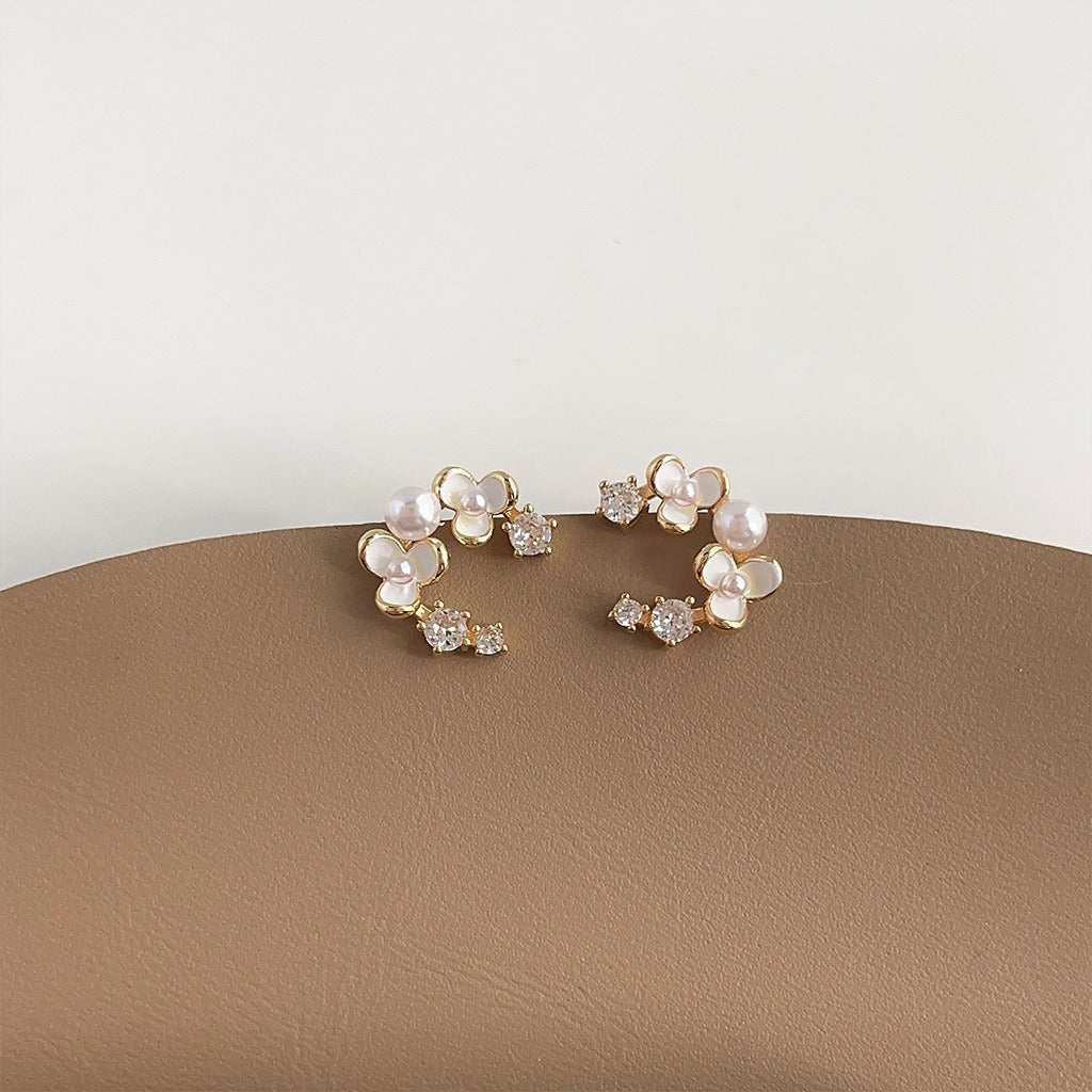 Beautiful Pearl Earring with Unique Style
