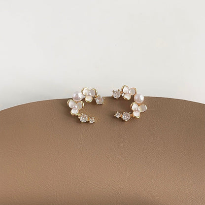 Beautiful Pearl Earring with Unique Style