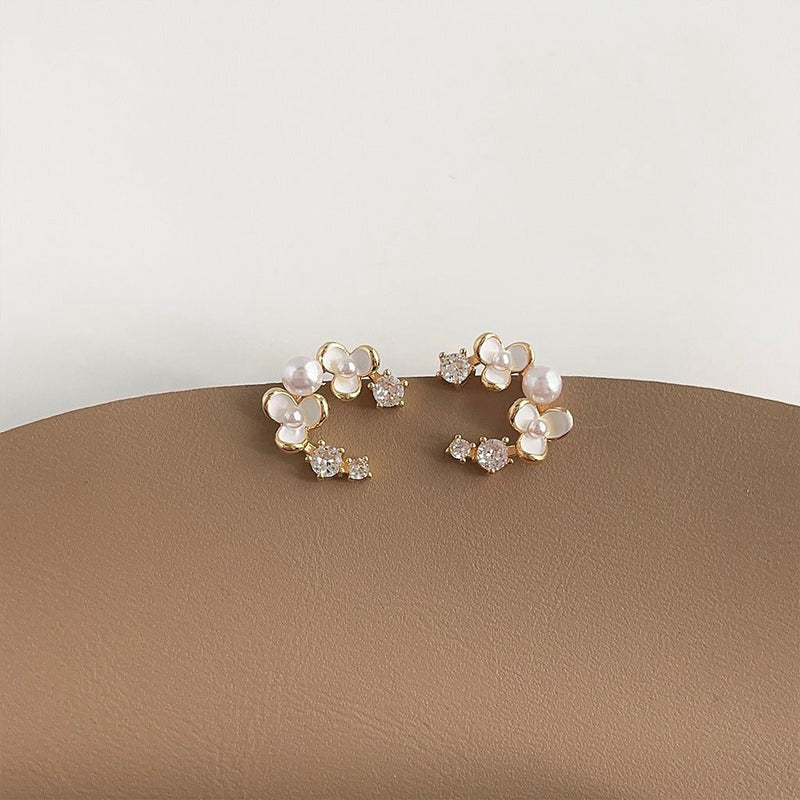 Beautiful Pearl Earring with Unique Style