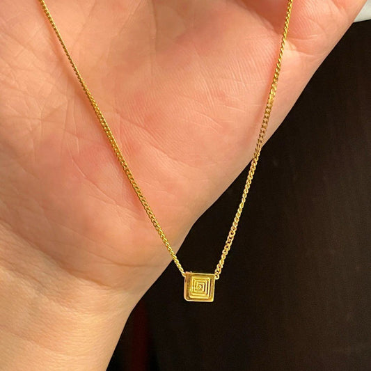 Stunning Gold Necklace for Daily Wear