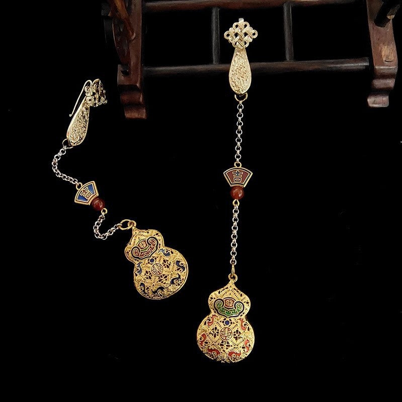 Classic Pendant with Timeless Appeal
