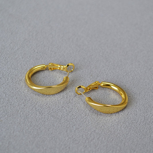 Charming Silver Earring for Any Occasion