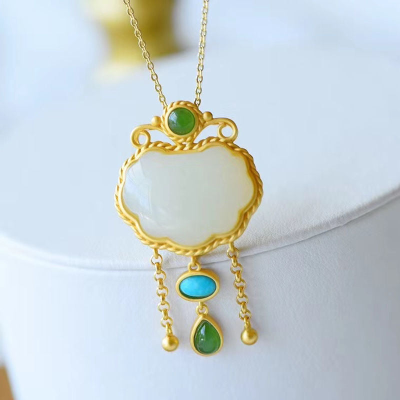 Romantic Gold Pendant for Special Moments