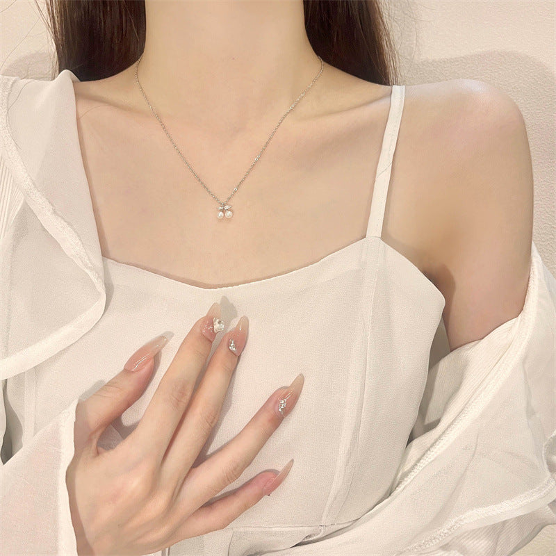 Beautiful Pearl Necklace with Unique Style