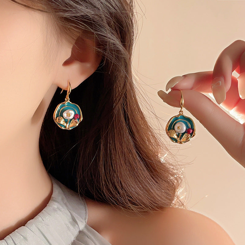 Classic Pearl Earring with Timeless Appeal