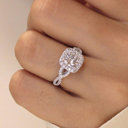 Romantic Chain for Special Moments