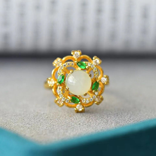 Charming Gold Earring for Any Occasion