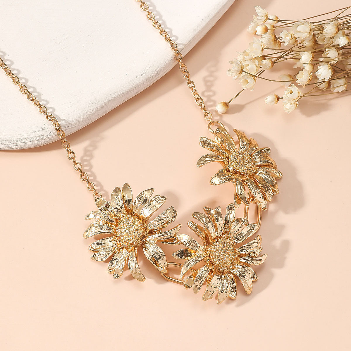 Beautiful Gold Necklace with Unique Style