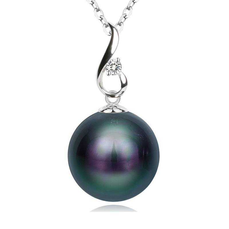 Beautiful Pearl Necklace with Unique Style