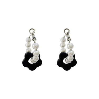 Classic Pearl Earring with Timeless Appeal