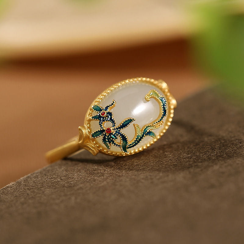 Classic Gold Ring with Timeless Appeal