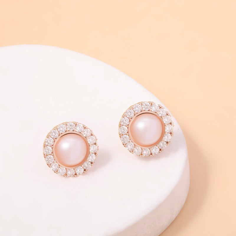Classic Pearl Earring with Timeless Appeal