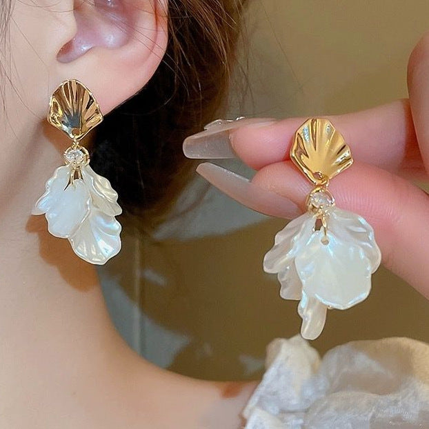 Beautiful Pearl Earring with Unique Style