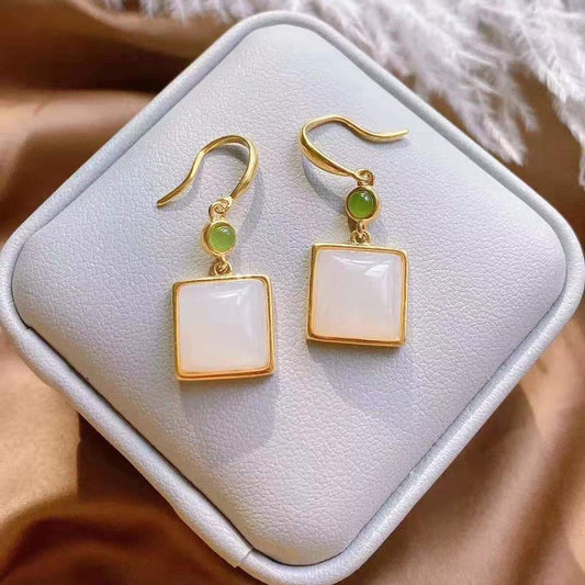 Classic Gold Earring with Timeless Appeal