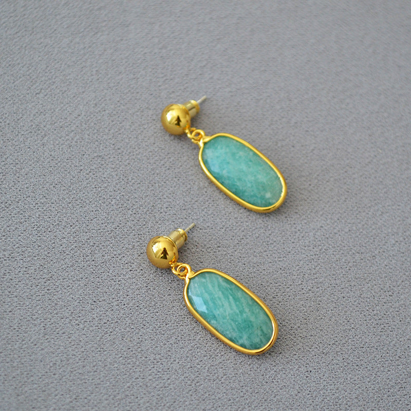 Beautiful Gold Earring with Unique Style