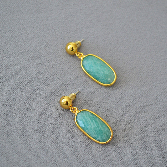 Beautiful Gold Earring with Unique Style