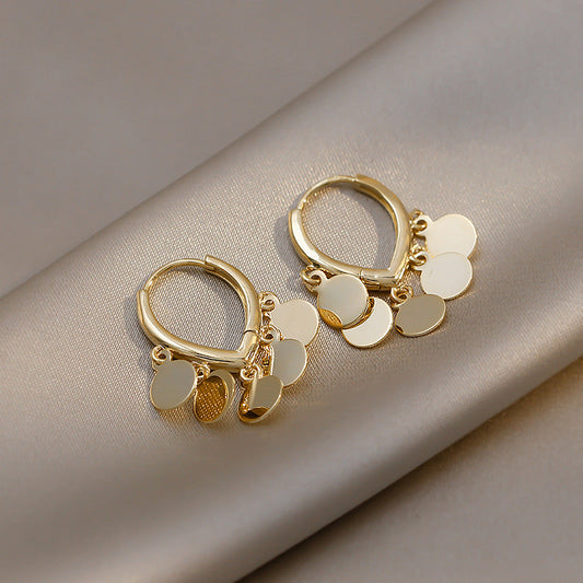 Charming Gold Earring for Any Occasion