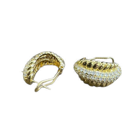 Elegant Gold Earring for Every Occasion