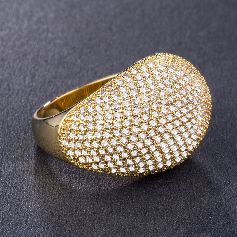 Classic Gold Ring with Timeless Appeal