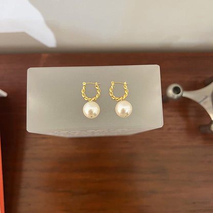Romantic Pearl Earring for Special Moments