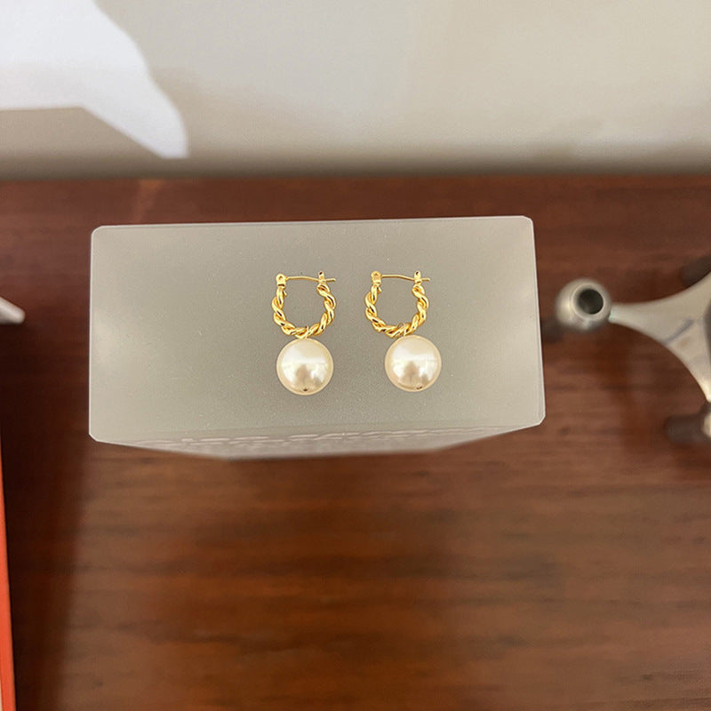 Romantic Pearl Earring for Special Moments