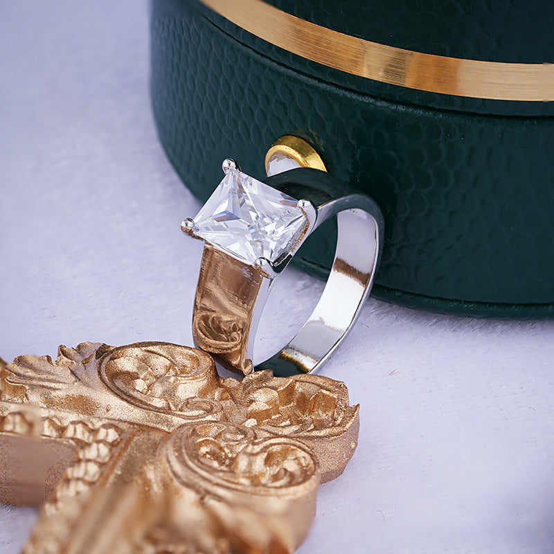 Classic Gold Ring with Timeless Appeal