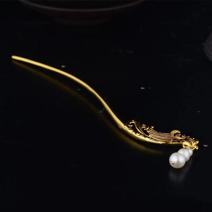 Romantic Gold Pendant for Special Moments