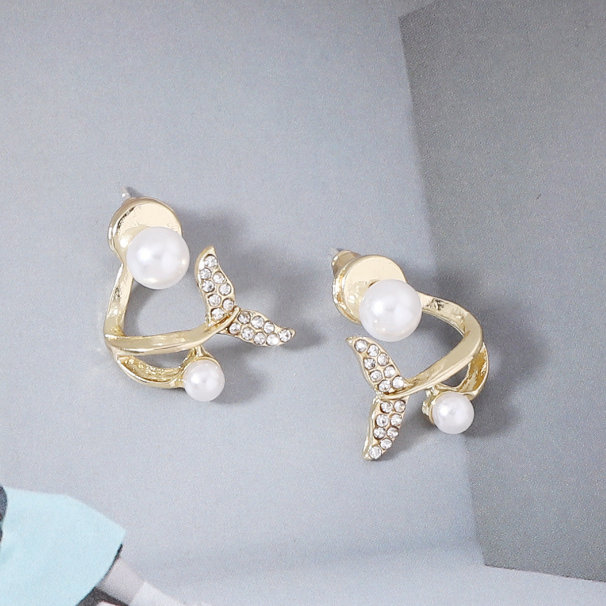 Beautiful Gold Earring with Unique Style