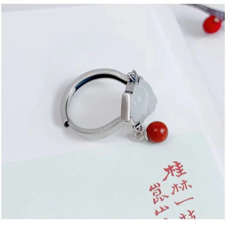 Classic Silver Ring with Timeless Appeal