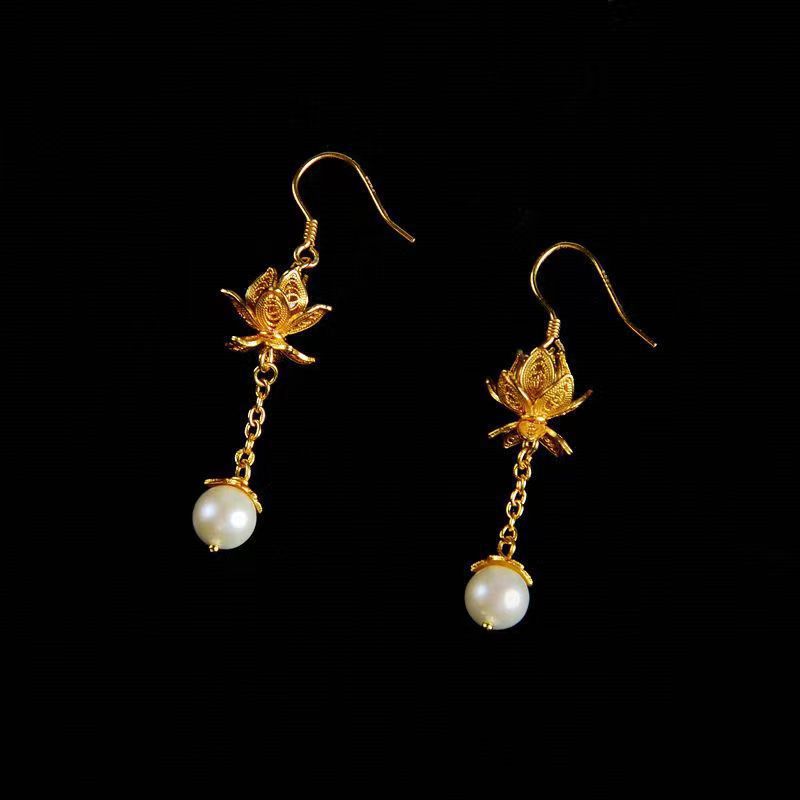 Romantic Pearl Earring for Special Moments