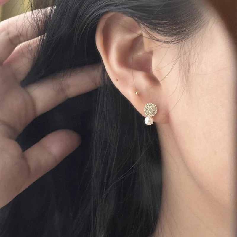 Classic Pearl Earring with Timeless Appeal