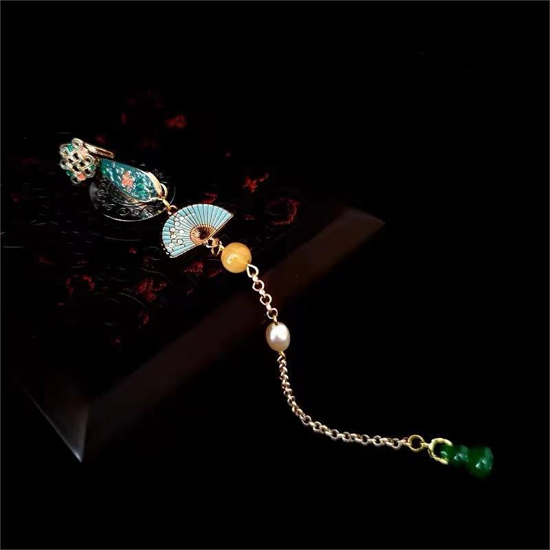 Classic Pearl Pendant with Timeless Appeal